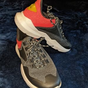 Like new! Reebok Split Fuel Shoes black/true gray /neon red/primal red size 10 m